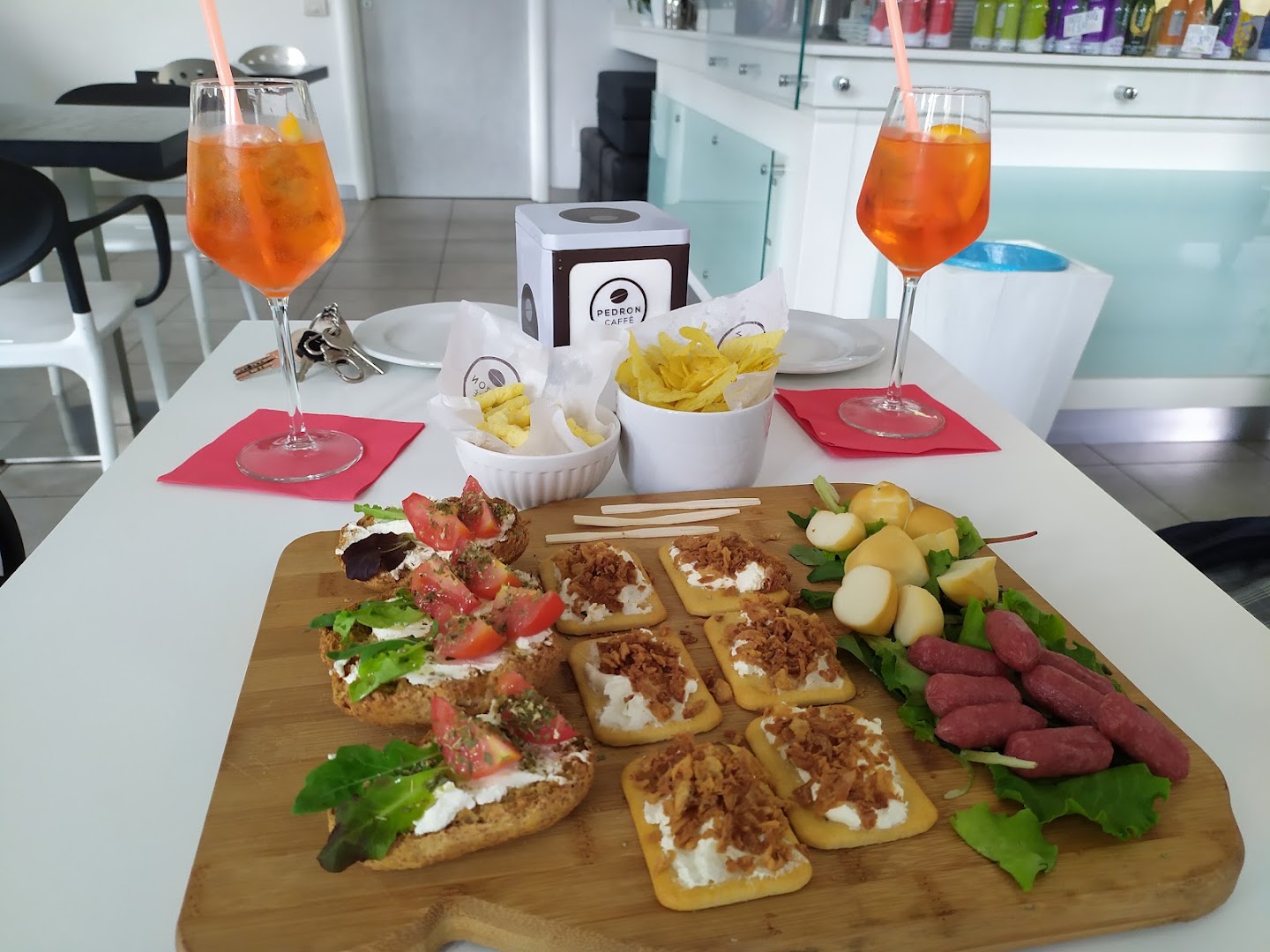 10 Avenue Lounge Bar, Magenta