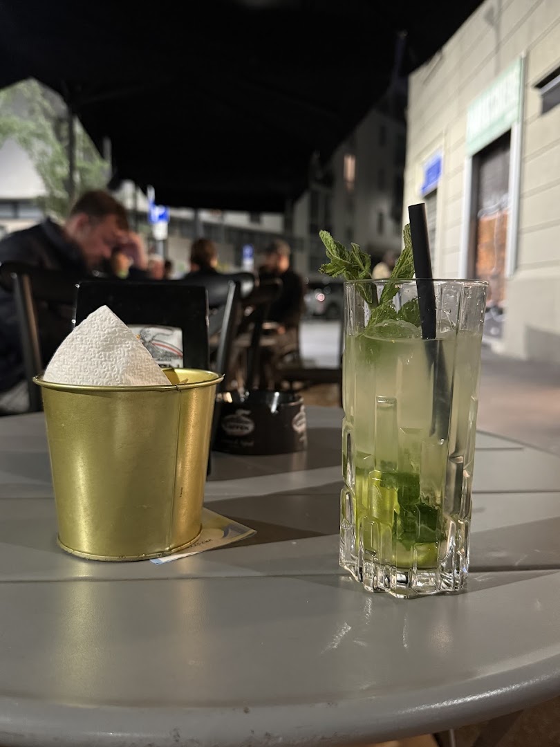 1970 cocktail bar