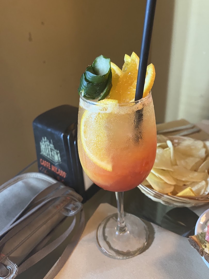 1970 cocktail bar