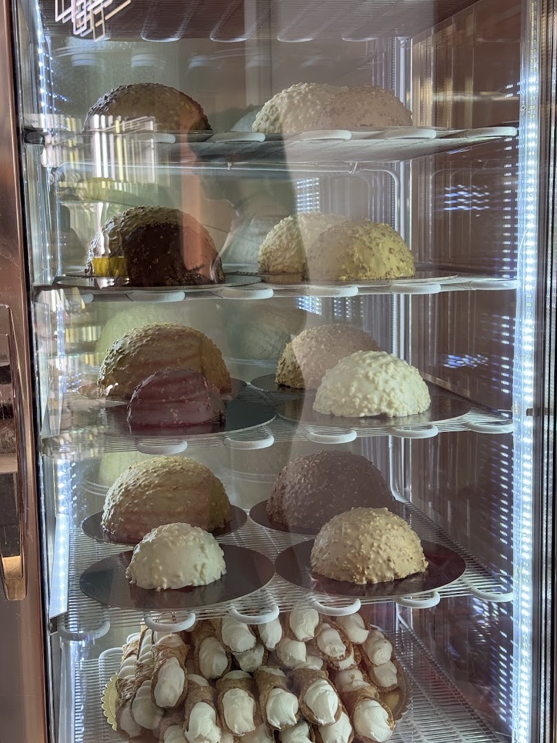 21-12 Gelateria Torteria Caffetteria