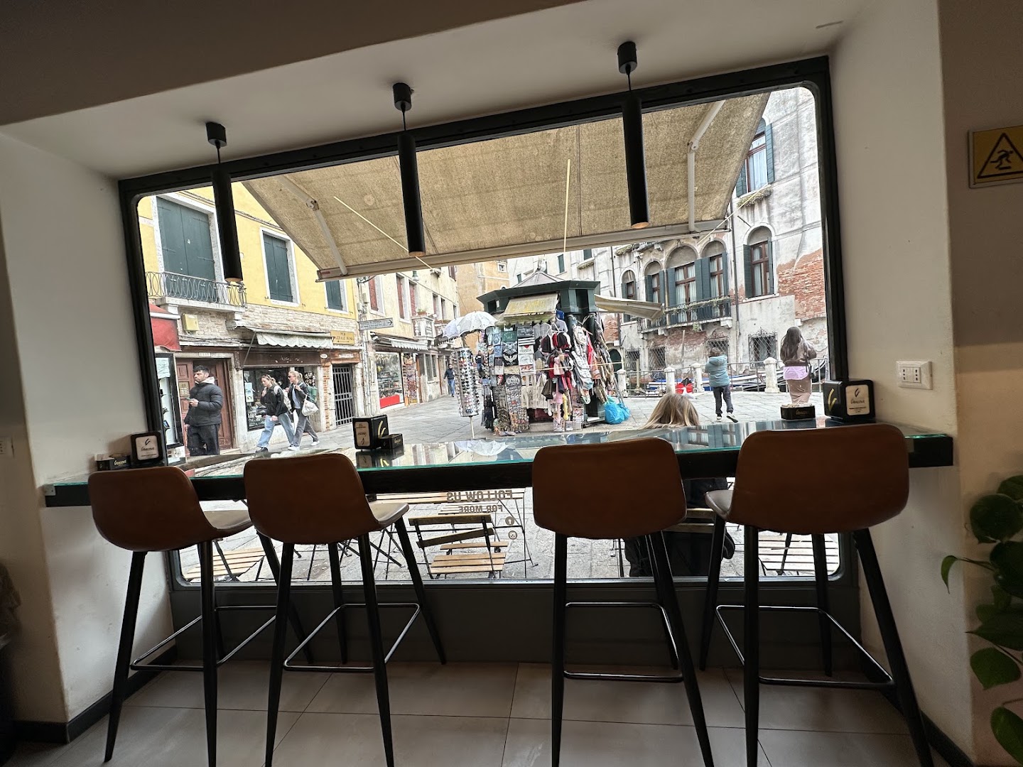 365 Bakery & Pizza