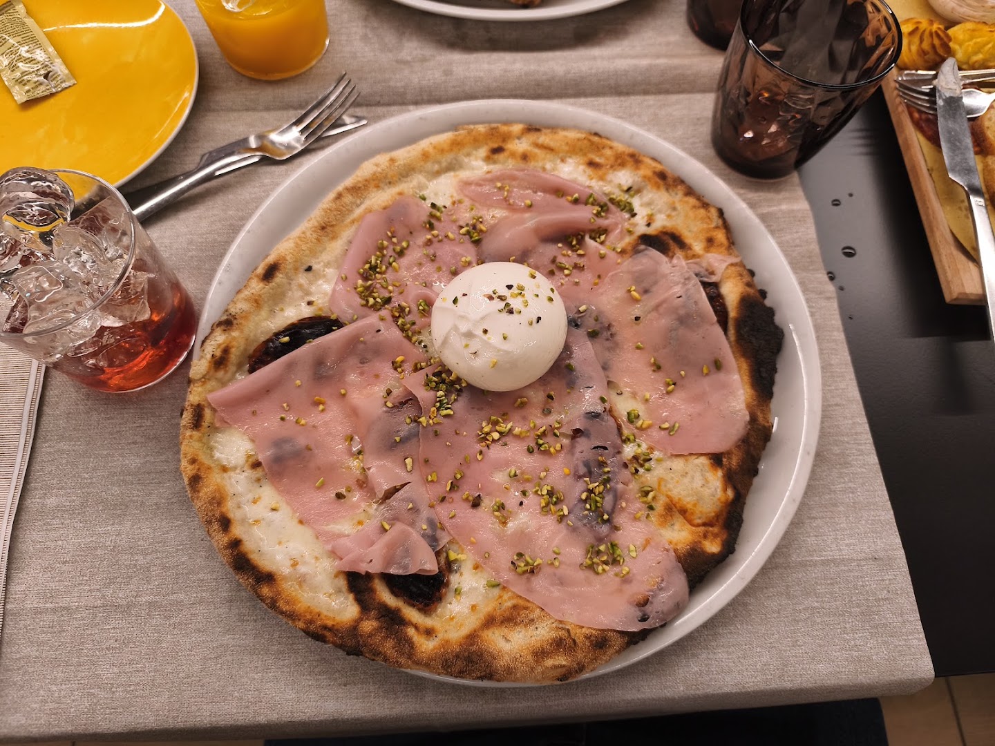40068 Pizza & More