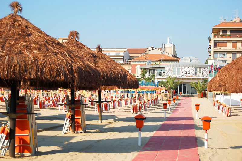 4Vele Beach club Restaurant Bar