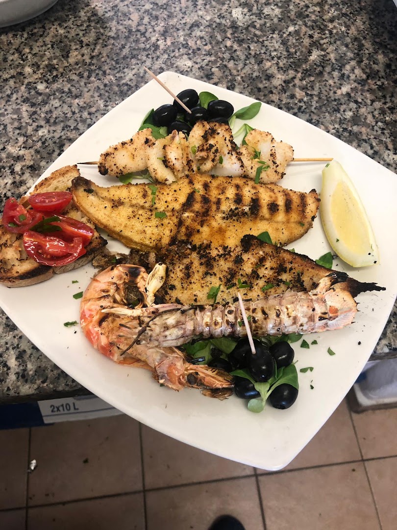 4Vele Beach club Restaurant Bar