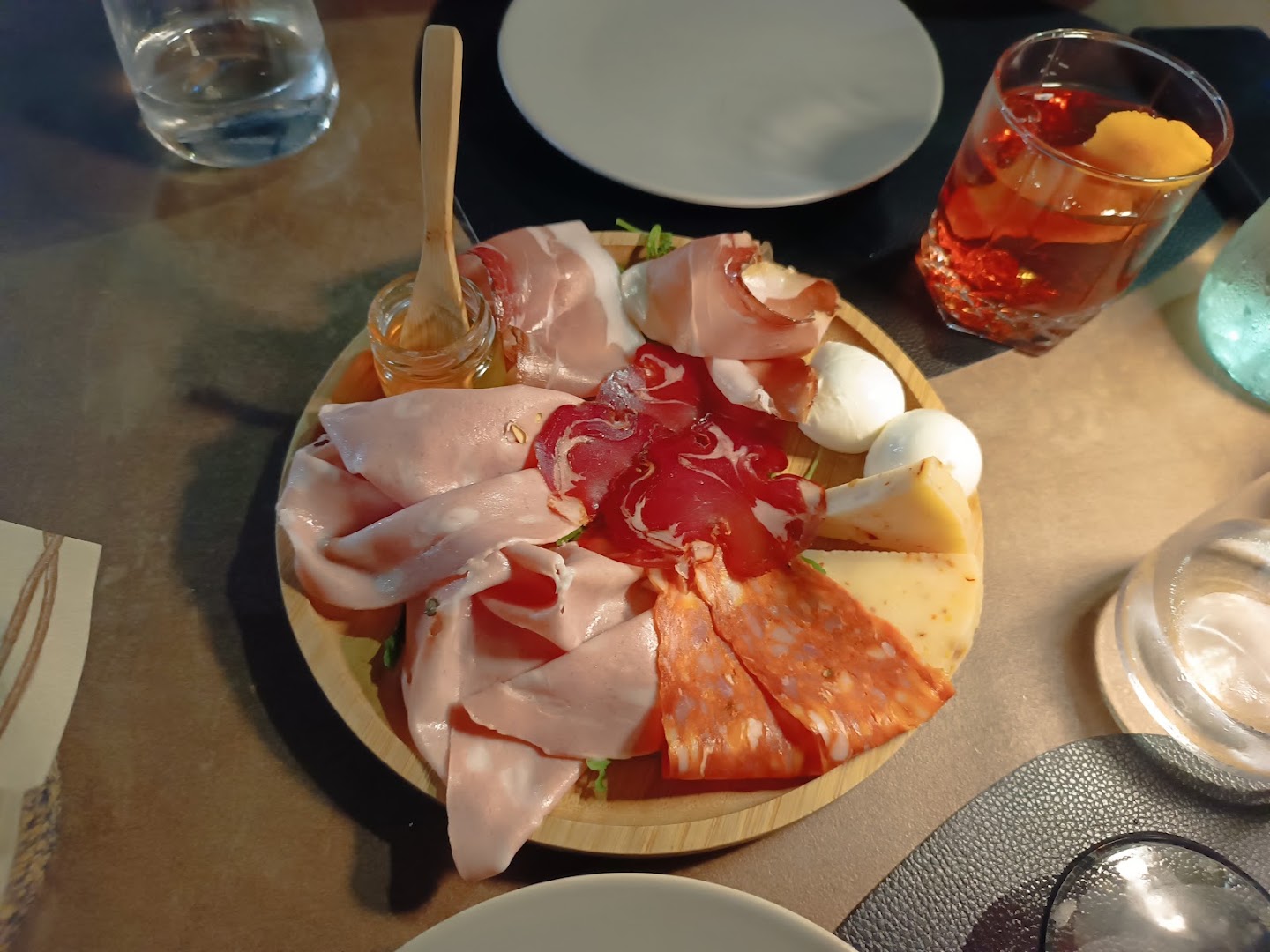 9.5 Industry - Lounge & Restaurant