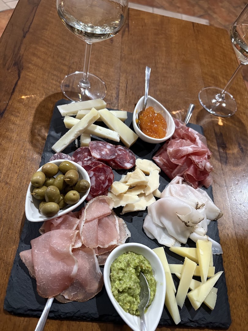 A Casa Mia Wine Bar, Tinnura