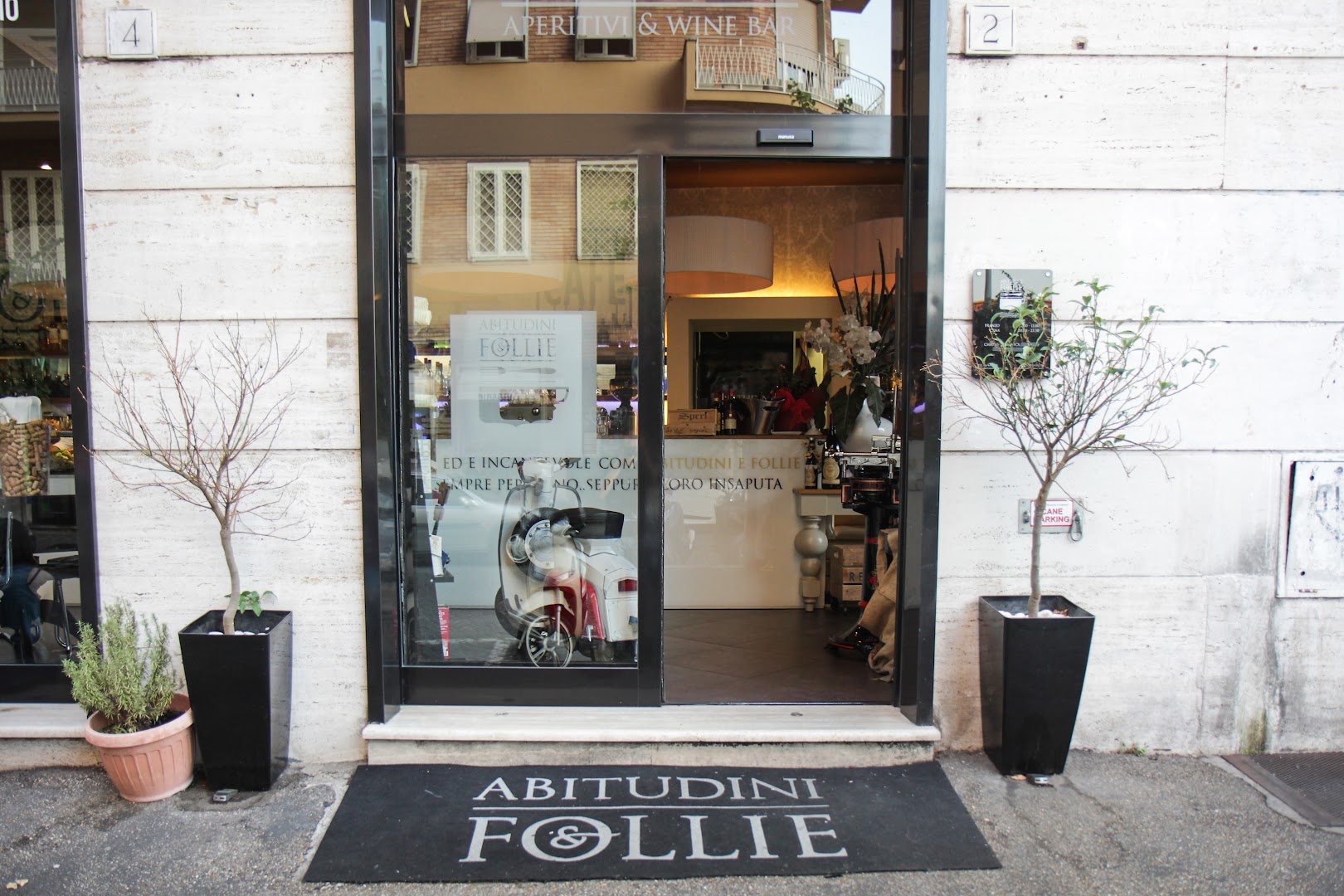 Abitudini e Follie, Roma