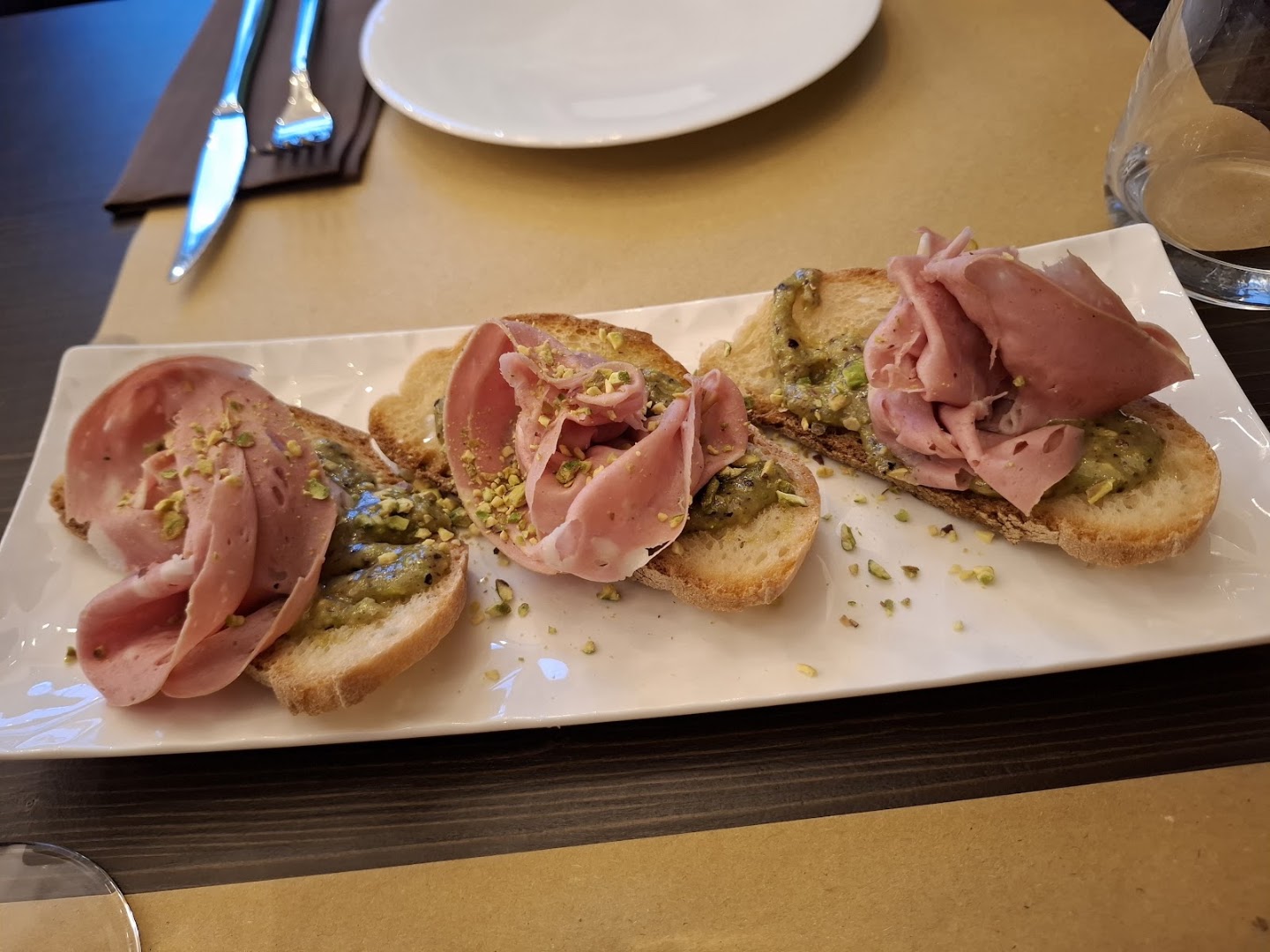 ADRIANO enoteca con cucina Bronte