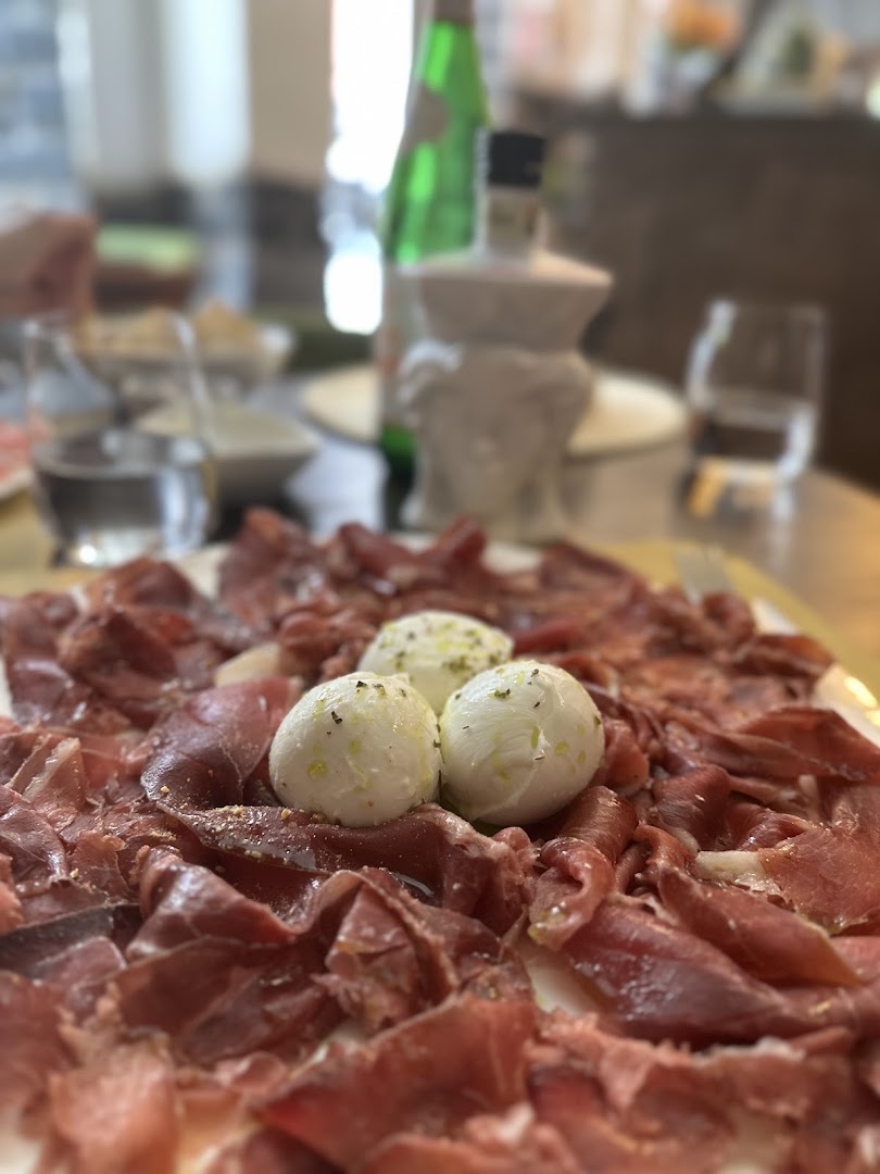 ADRIANO enoteca con cucina Bronte