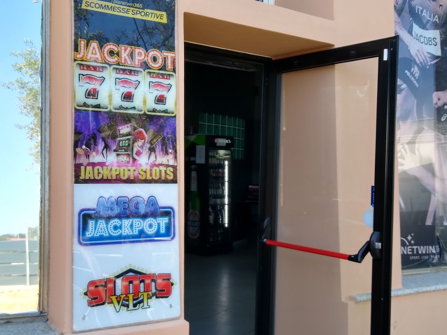 AGENZIA PLANETWIN365, CON BAR365, SCOMMESSE, SLOT, VLT E RISTORAZIONE