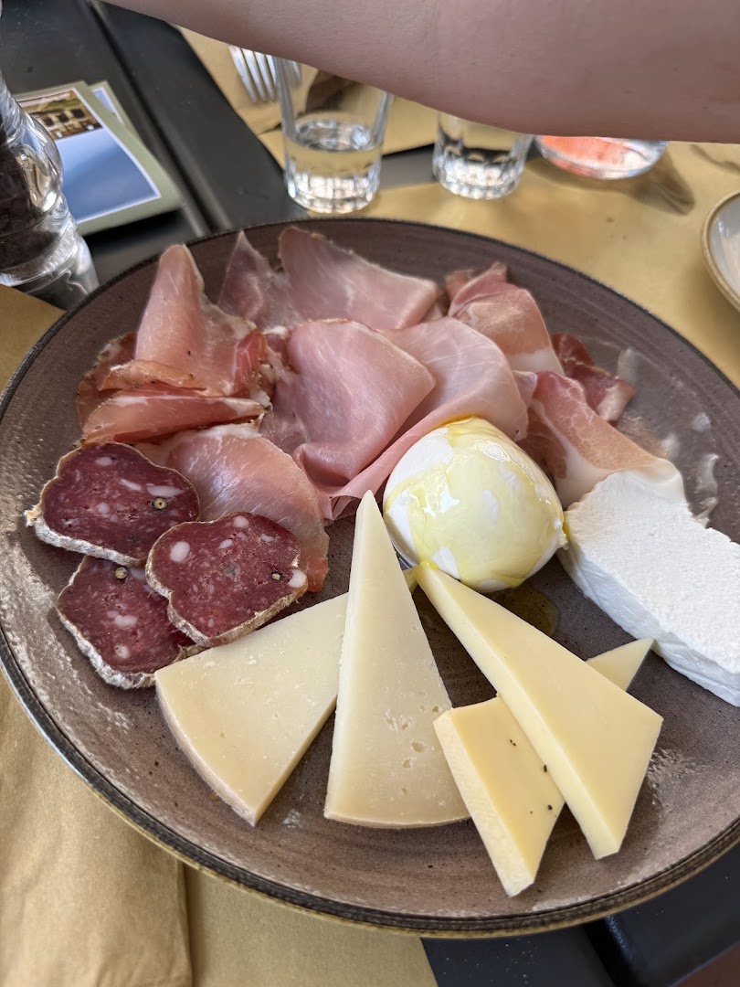Ai Tre Scalini - Bottiglieria dal 1895