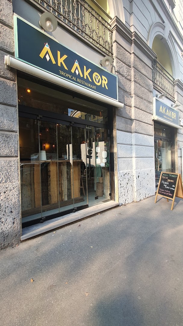 akakor, Milano