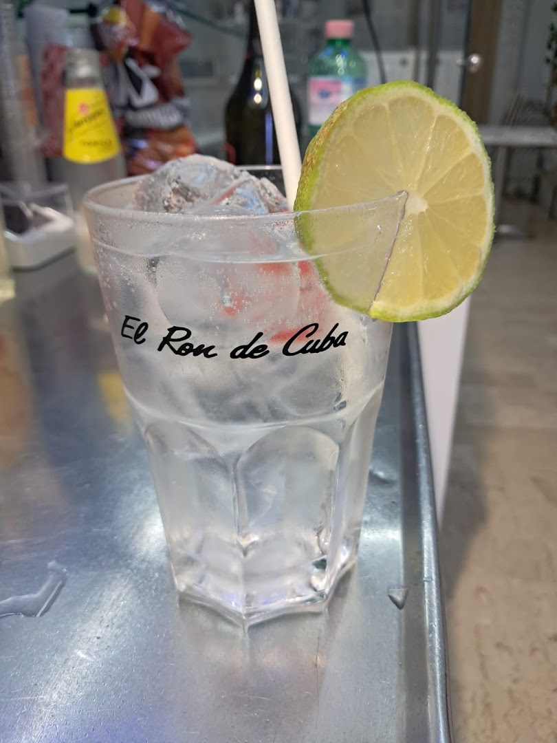 Al 32 b lounge bar, Palermo