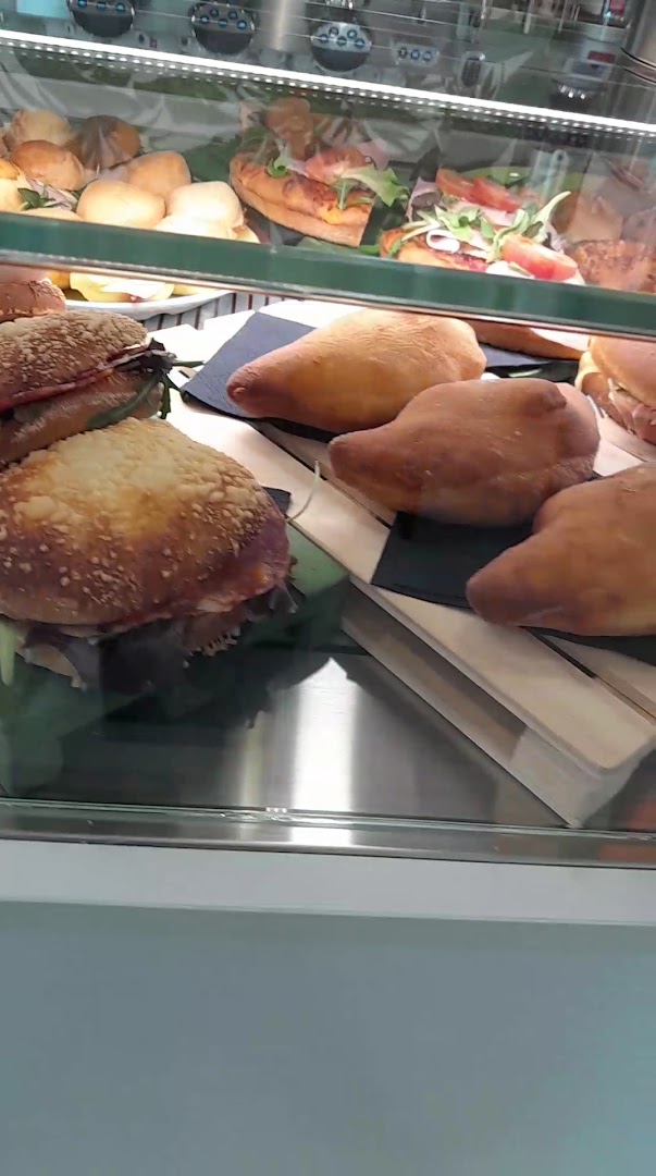 Al Cafè Bar & Bakery