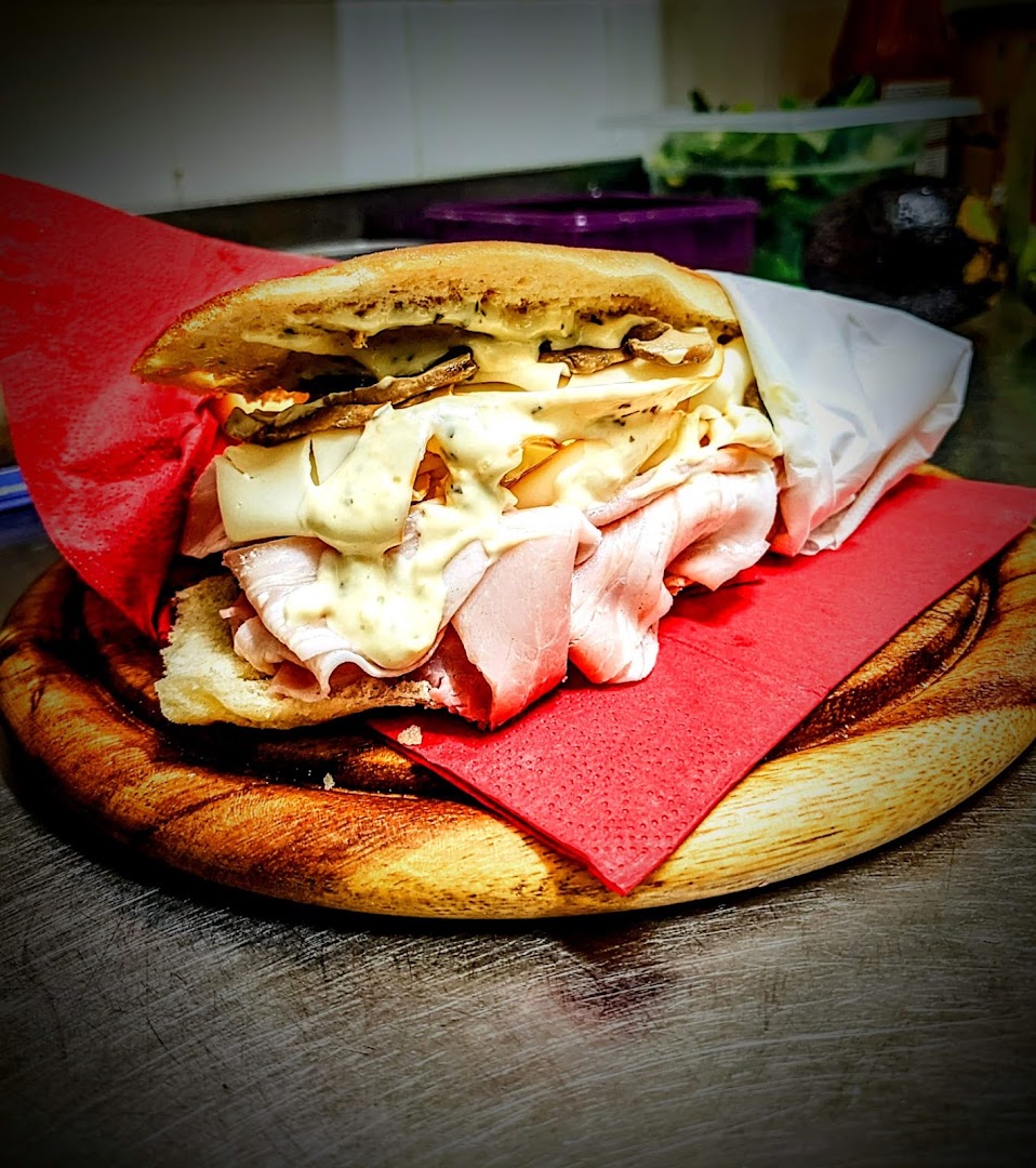 Al Confine, Milano