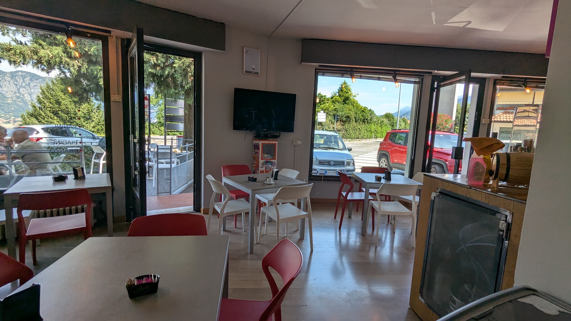 Al Corner Bar