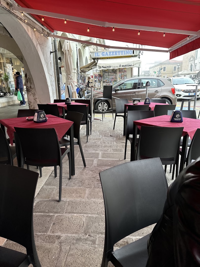 Al Corso food & drink