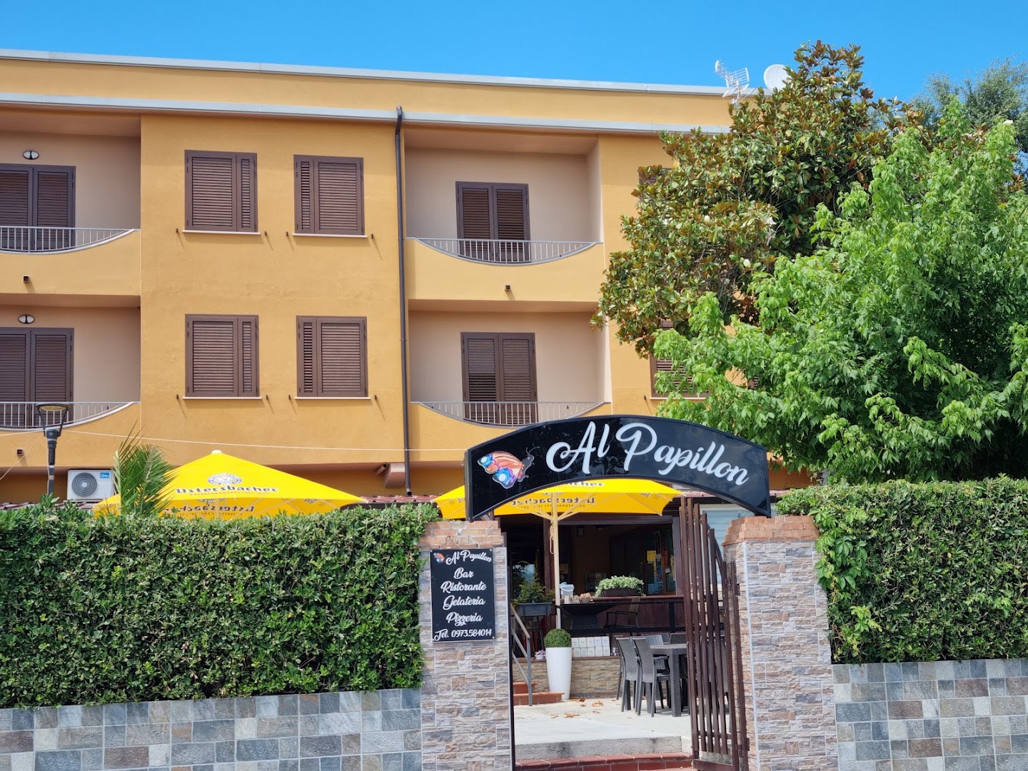 Al Papillon, Senise
