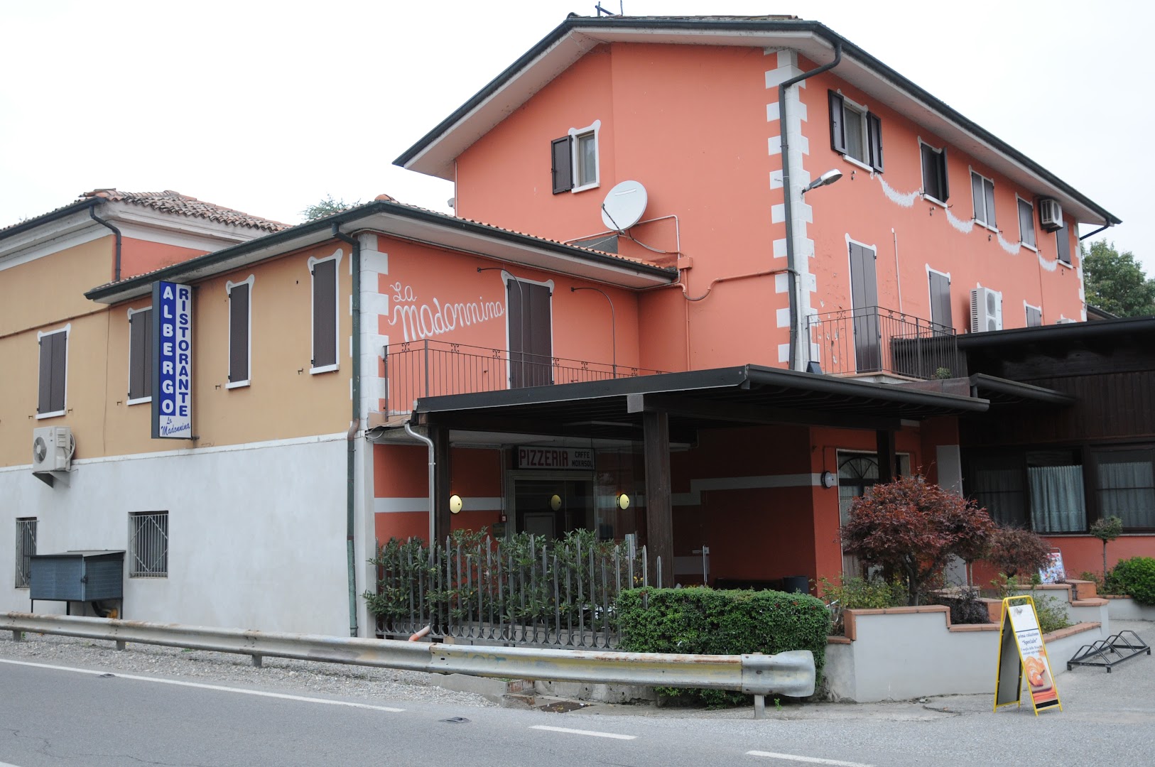 Albergo Ristorante Pizzeria La Madonnina