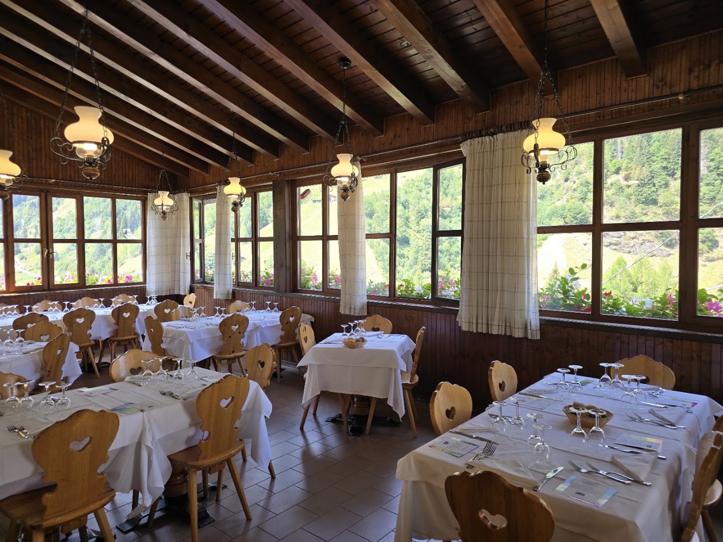 Albergo Ristorante VALLUNGA - NEGOZIO ALIMENTARI E PRODOTTI TIPICI