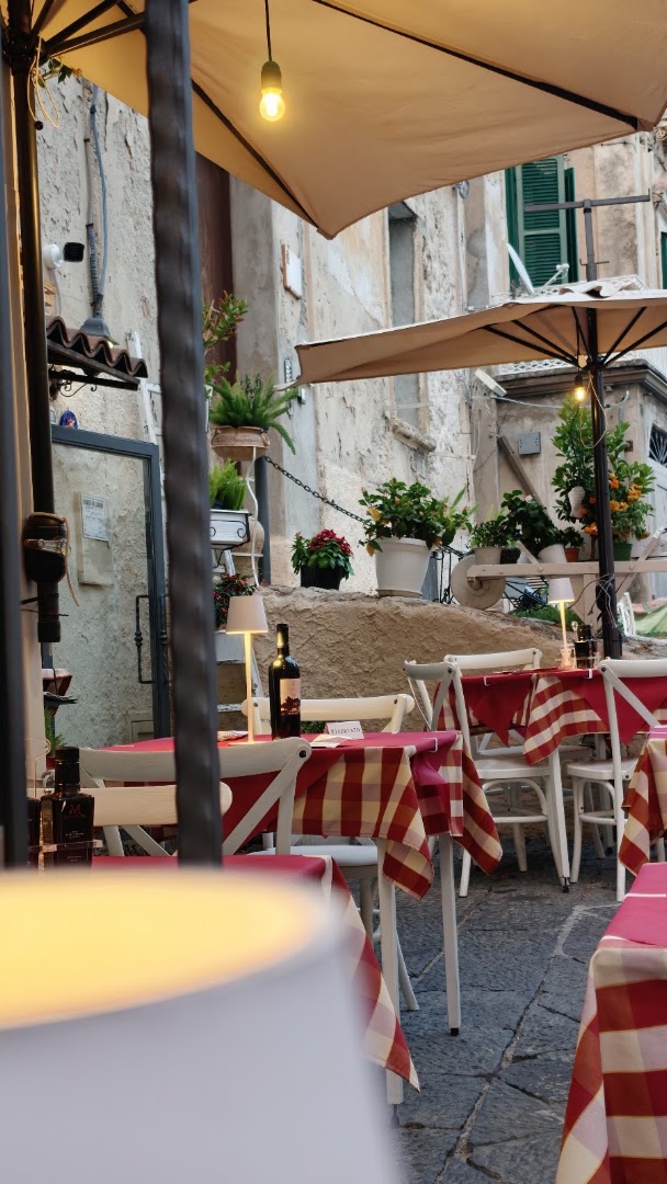 ALBIN’S RESTAURANT