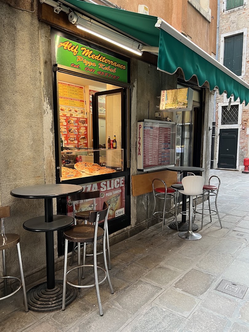 Alif Mediterraneo Pizza Kebab