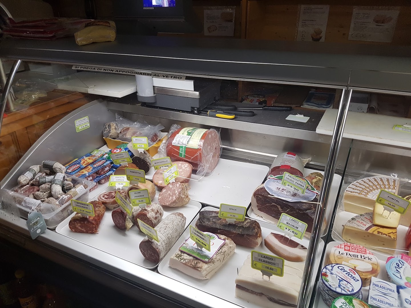 Alimentari Bar Giornali