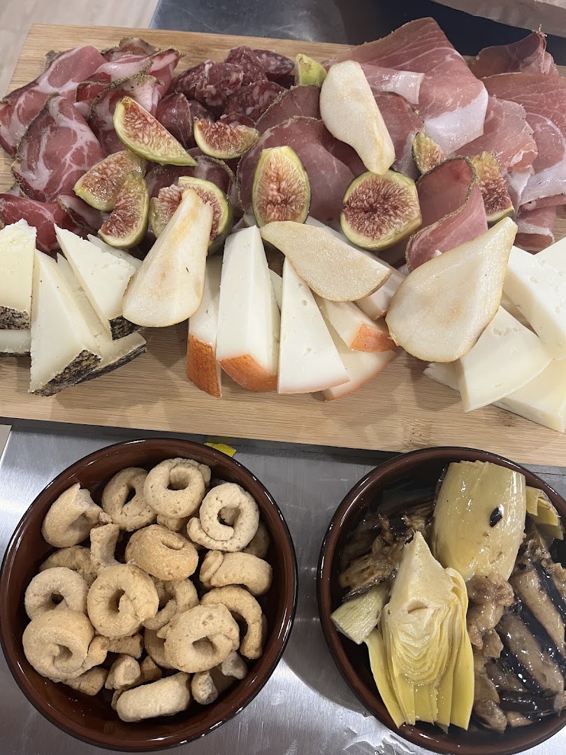 Alimentari Enoteca Lo Sfizio Fuori le Mura Montepulciano