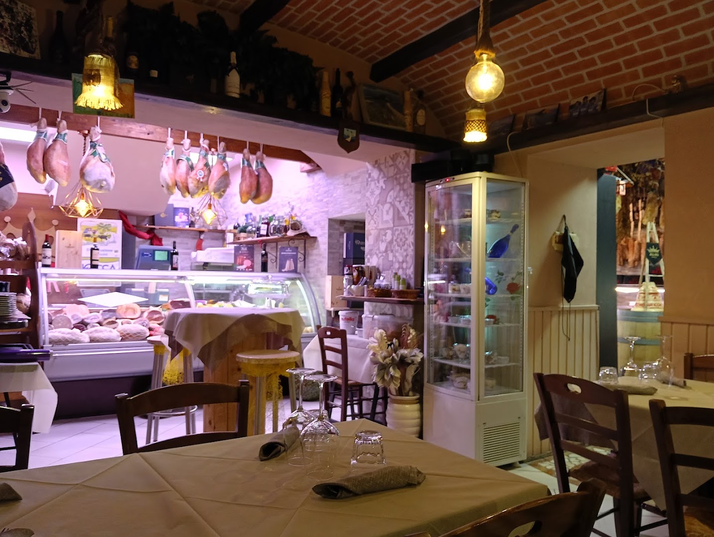 Almì Macelleria e Gastronomia, Bacoli