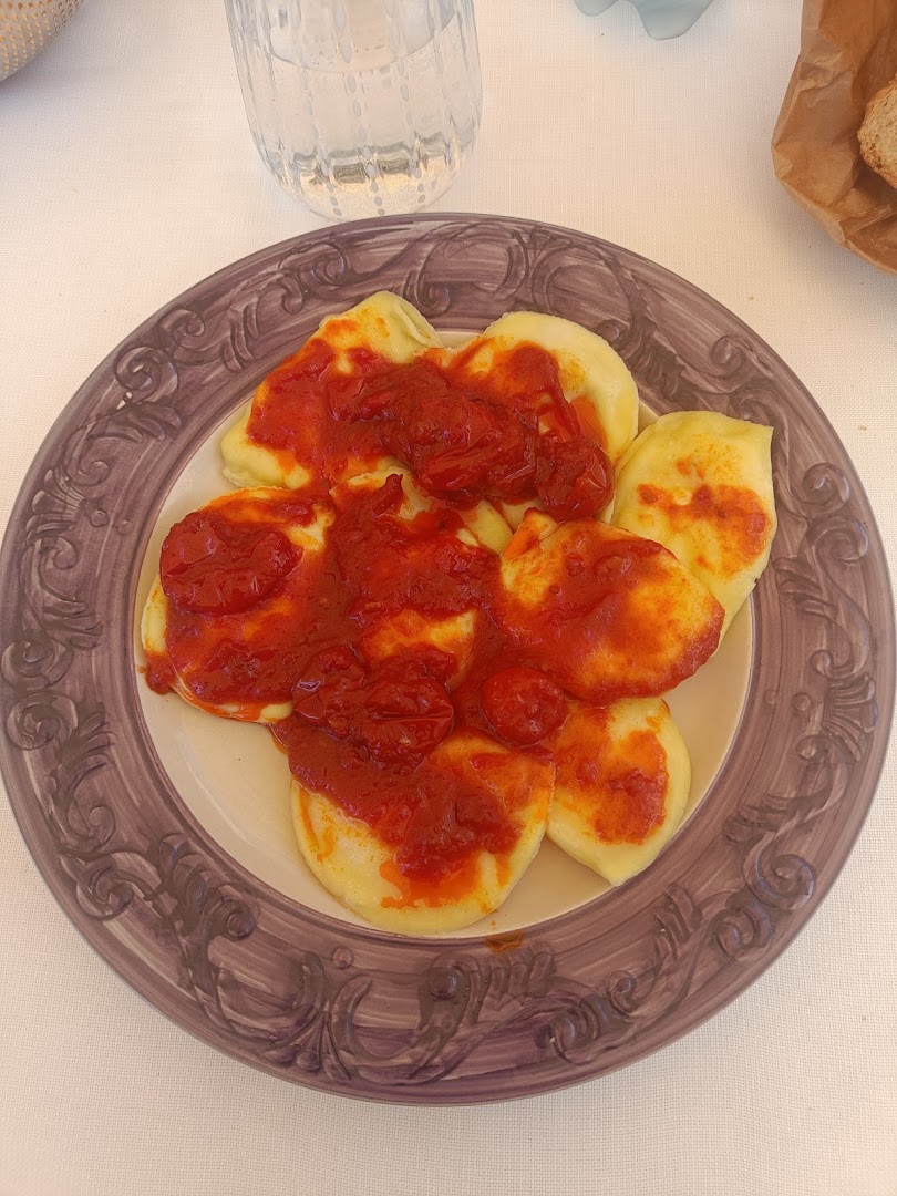 Amadi Dina Anna Trattoria
