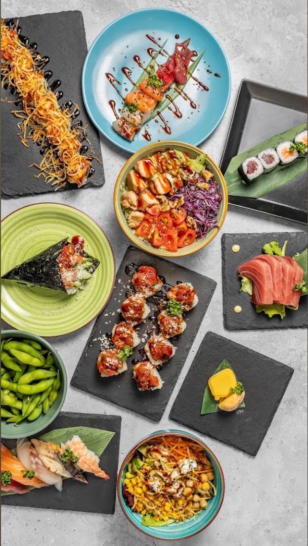 Amo Pokeria and Sushi Desio