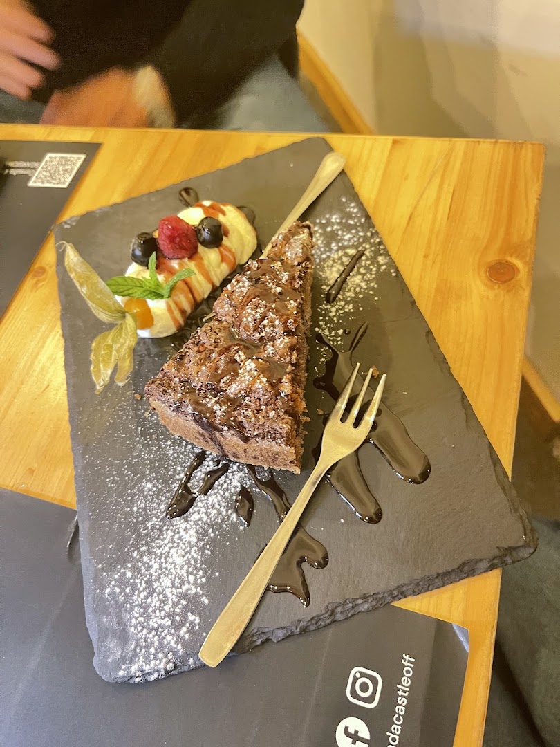 Ananda Castle Food & Drink