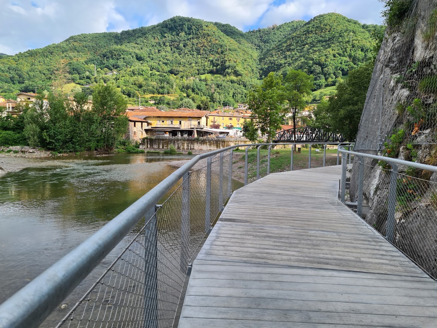 Angolo 23, Vestone