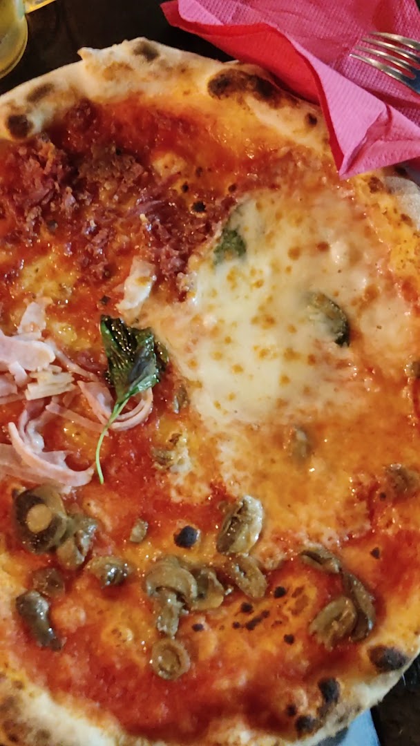 Antica Pizza Fritta da Zia Esterina Sorbillo Spaccanapoli