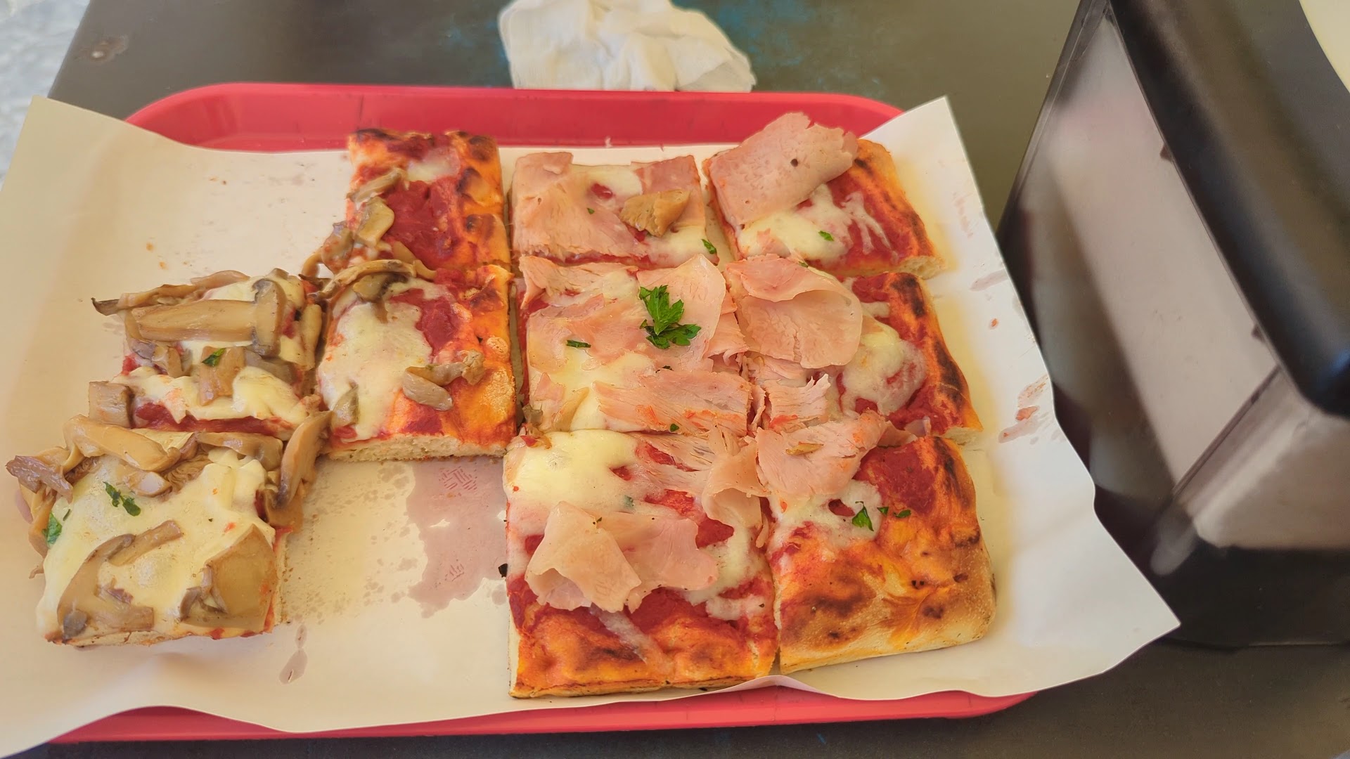 Antica Pizzeria del Duomo. PUB Birreria Pizza a Taglio Panini Calzoni Sala Interna