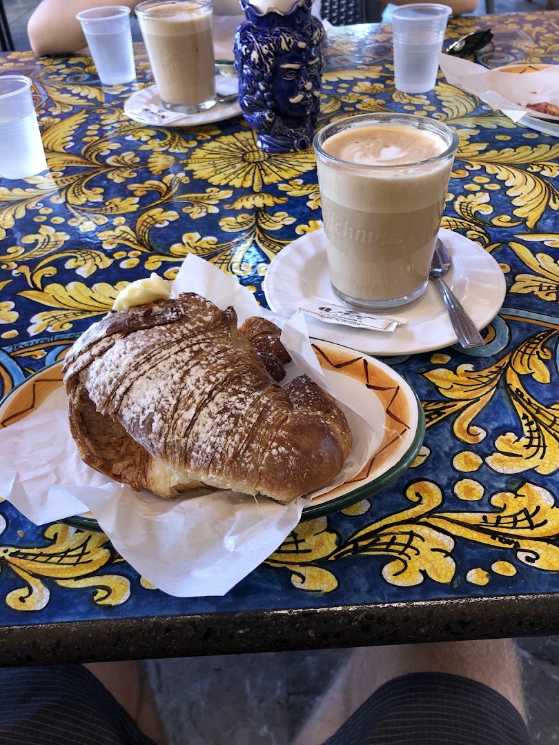 Antico Bar del Corso, "u funciutu"...pasticceria...gelateria...tavola calda..., Santo Stefano di Camastra