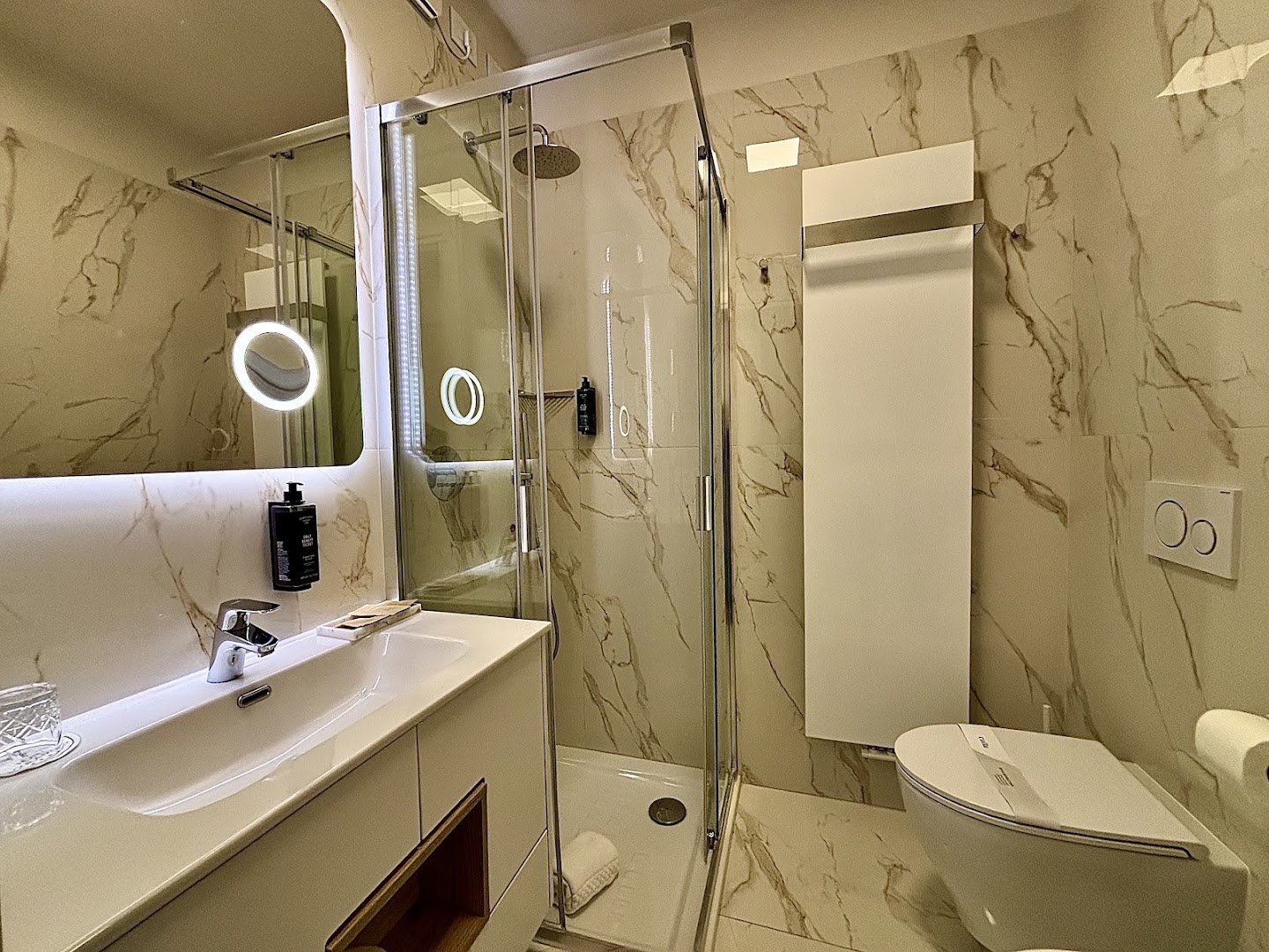 Aquila D'Oro Hotel & Lounge Bar