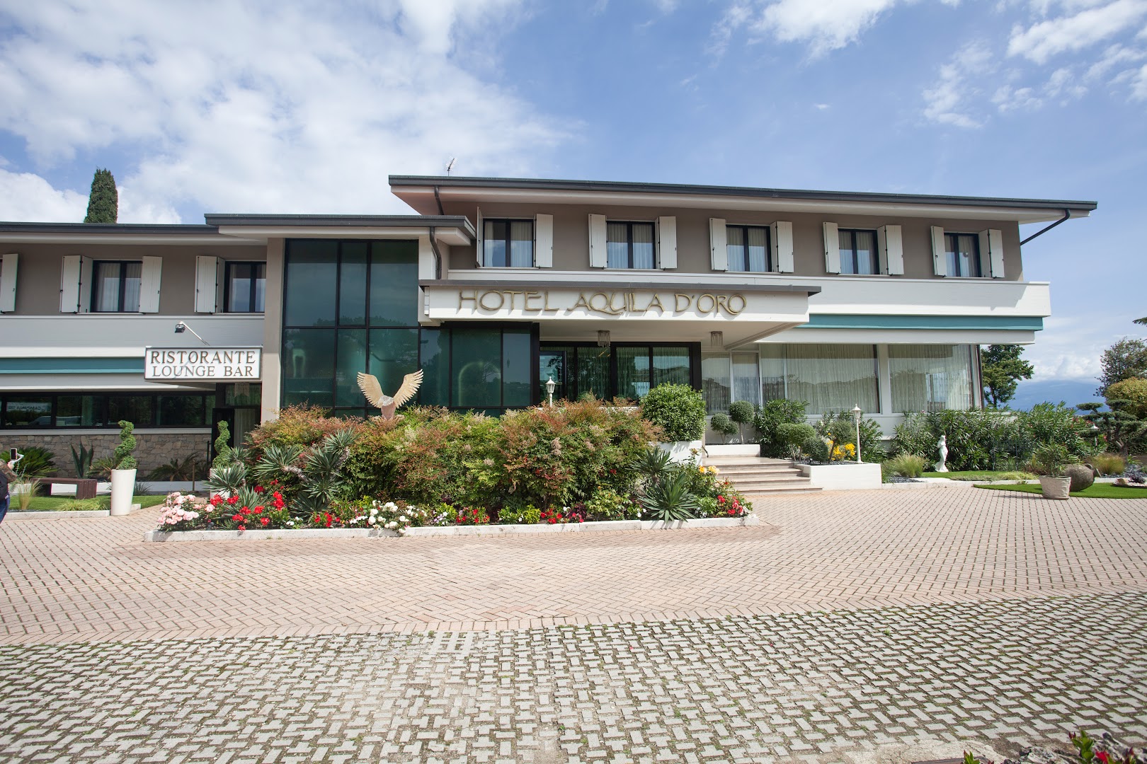 Aquila D'Oro Hotel & Lounge Bar