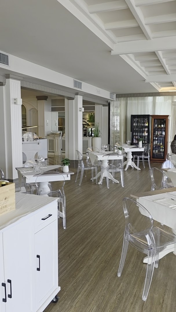 Aquila D'Oro Hotel & Lounge Bar