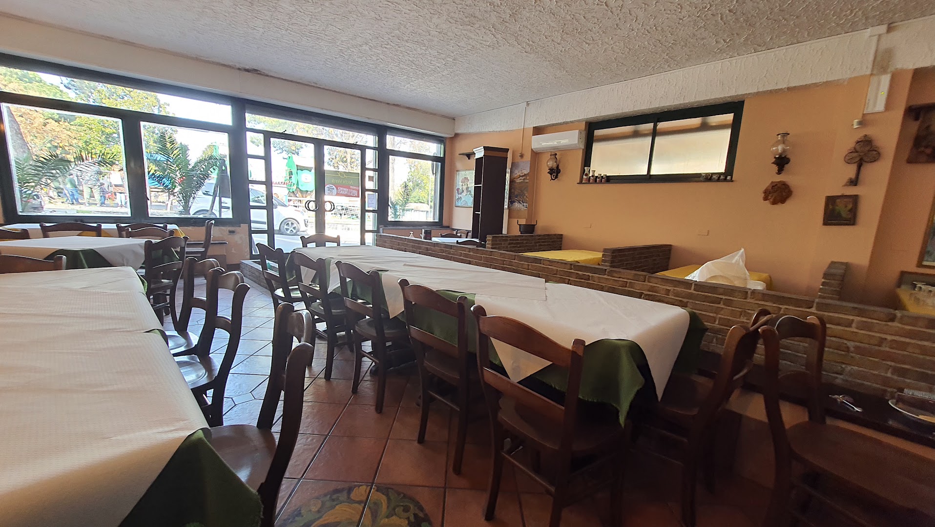 ARCHI VERDI S.A.S. DI DOMENICO FICHERA & C. Caffè Trattoria Pizzeria
