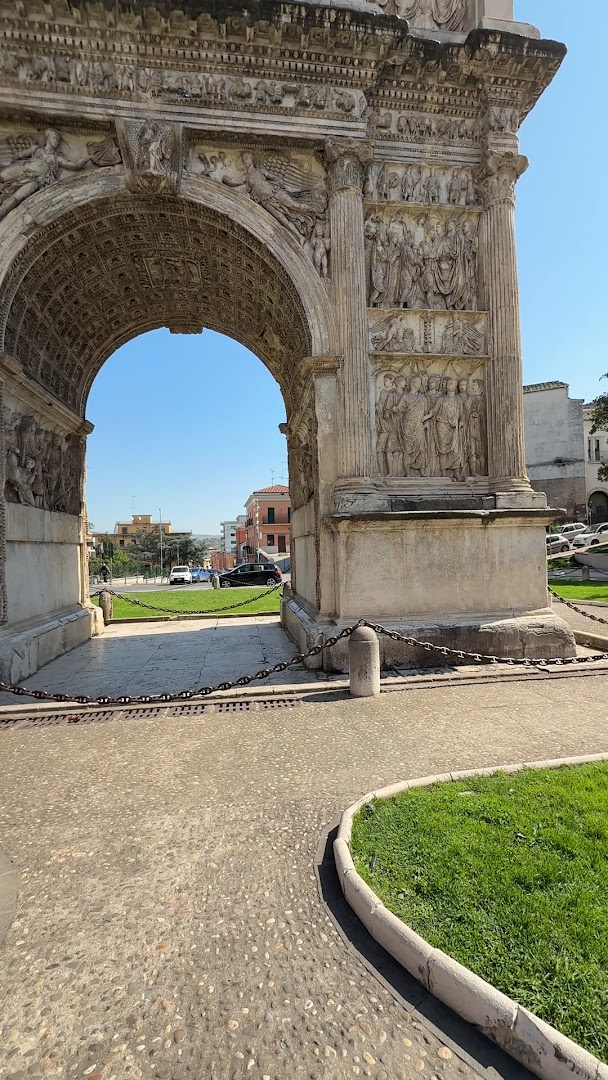 Arco di Traiano