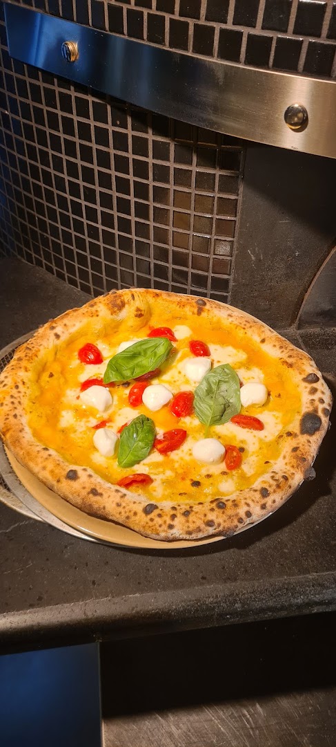 Area18 Pizzeria Food & Beverage