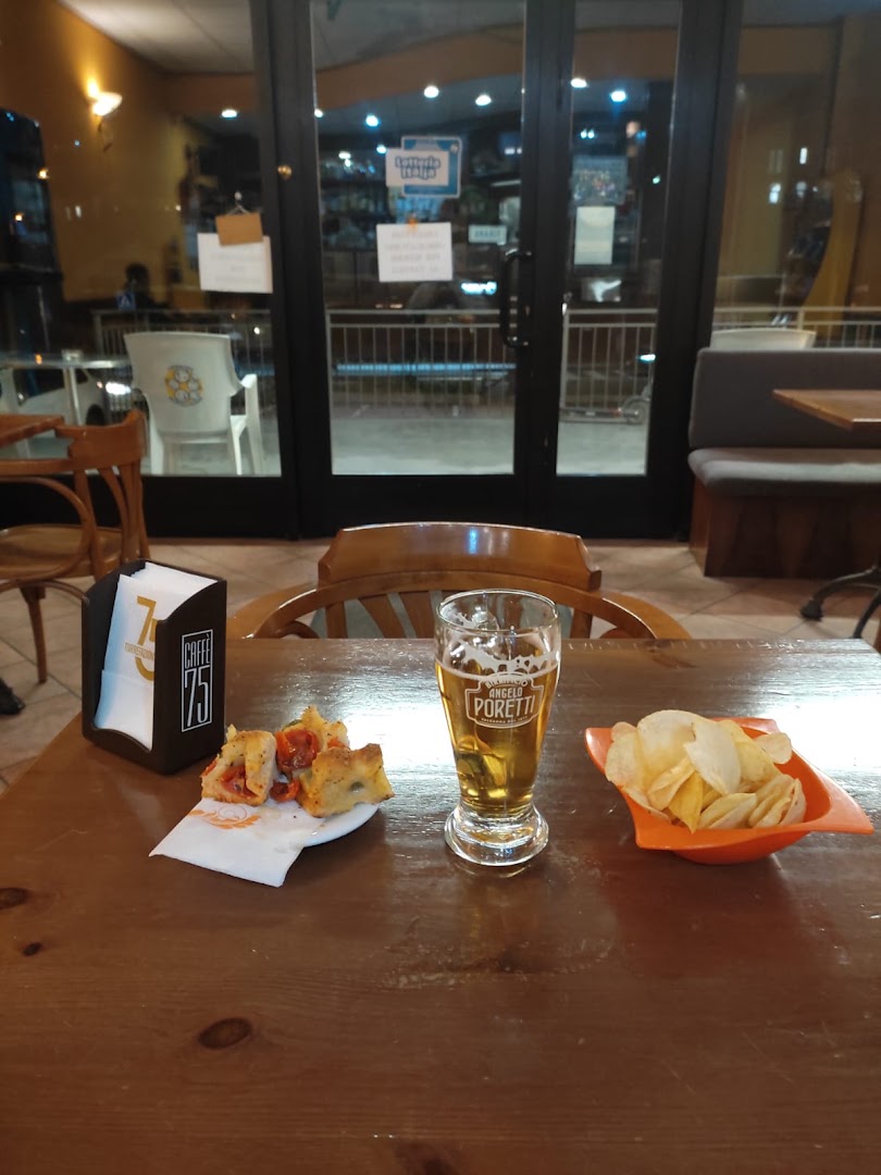 Ari's Bar