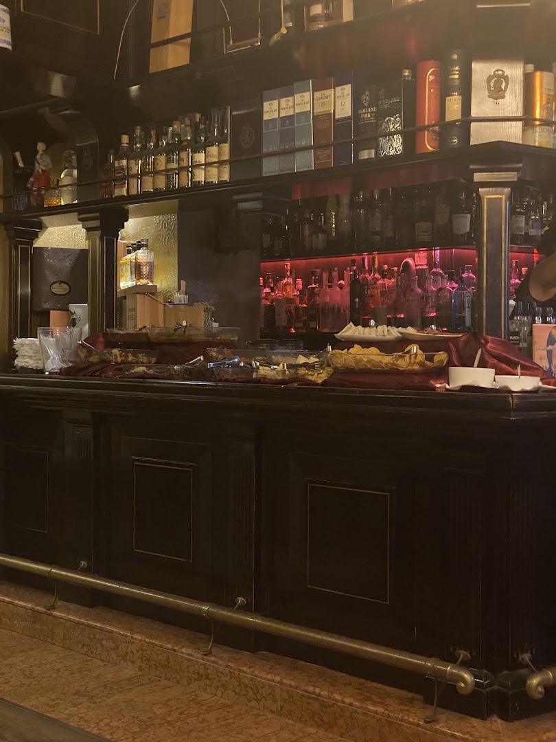 Aris Café