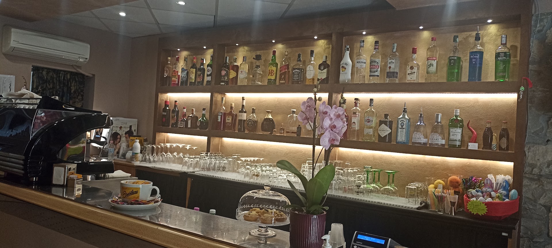 Art bar