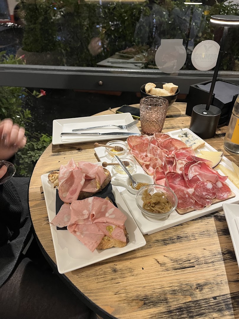Attimi DiVini, Napoli