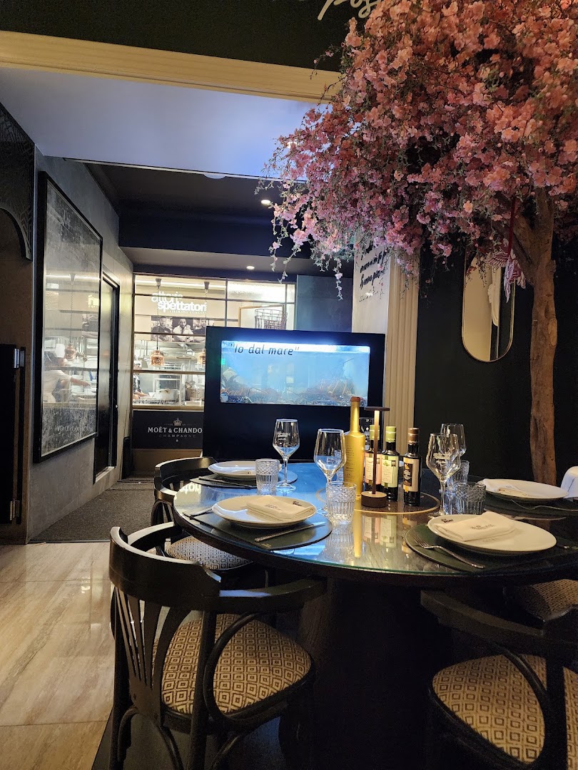 Attori e Spettatori | Liberato Concept - Ristorante Napoli