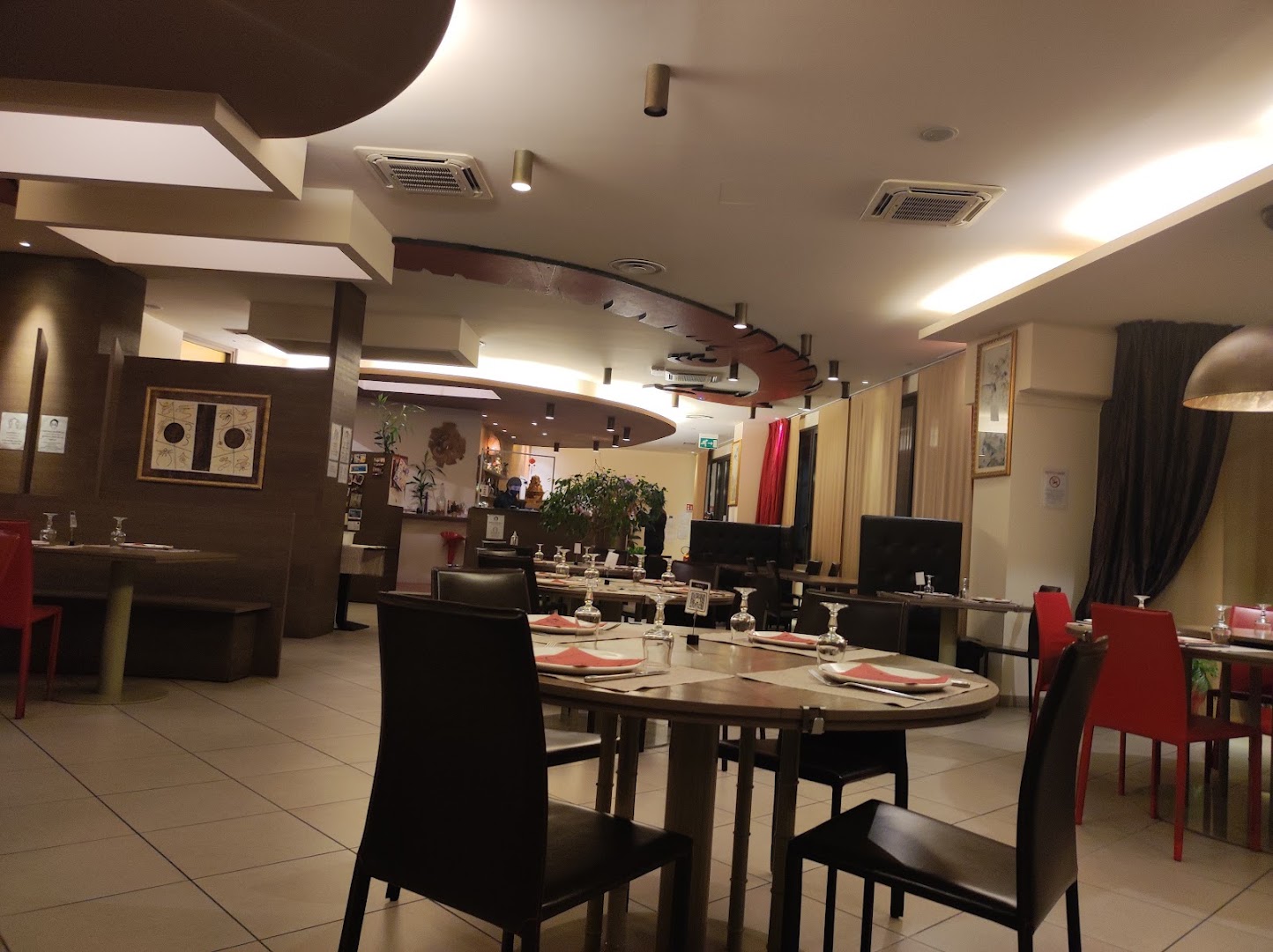 Aurora Oriental Restaurant, Cantù