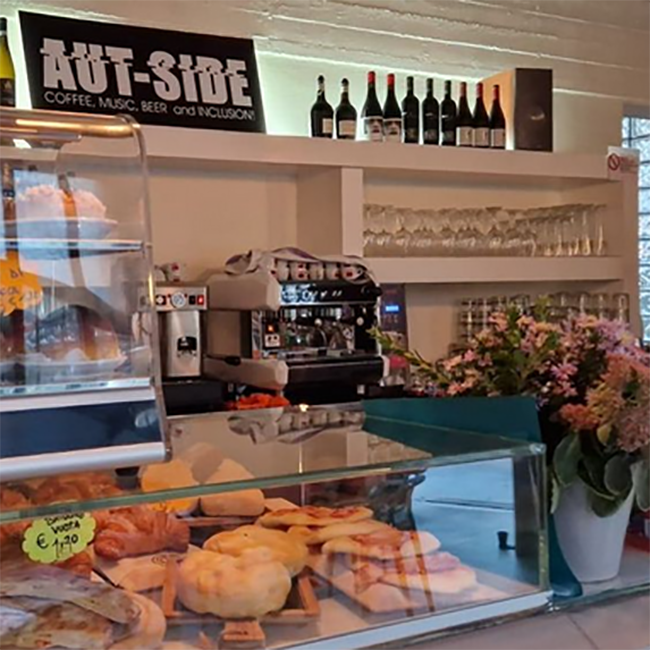 AUT-SIDE bar