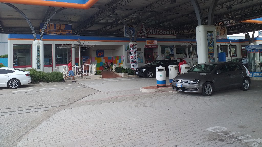 Autogrill Todi e IP benzina e Metano